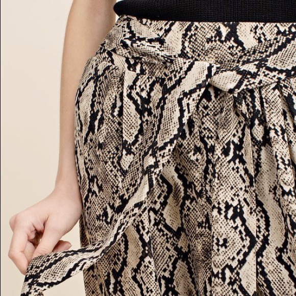 JET SET HIGH WAIST ANIMAL PRINTED PANTS WITH POCKETS AND WAIST BELT - Picture 9 of 9